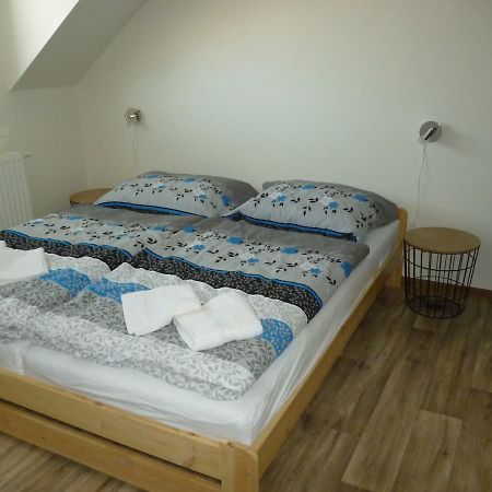Apartman Relax-Chatka A Apartman Mikulov Exteriör bild
