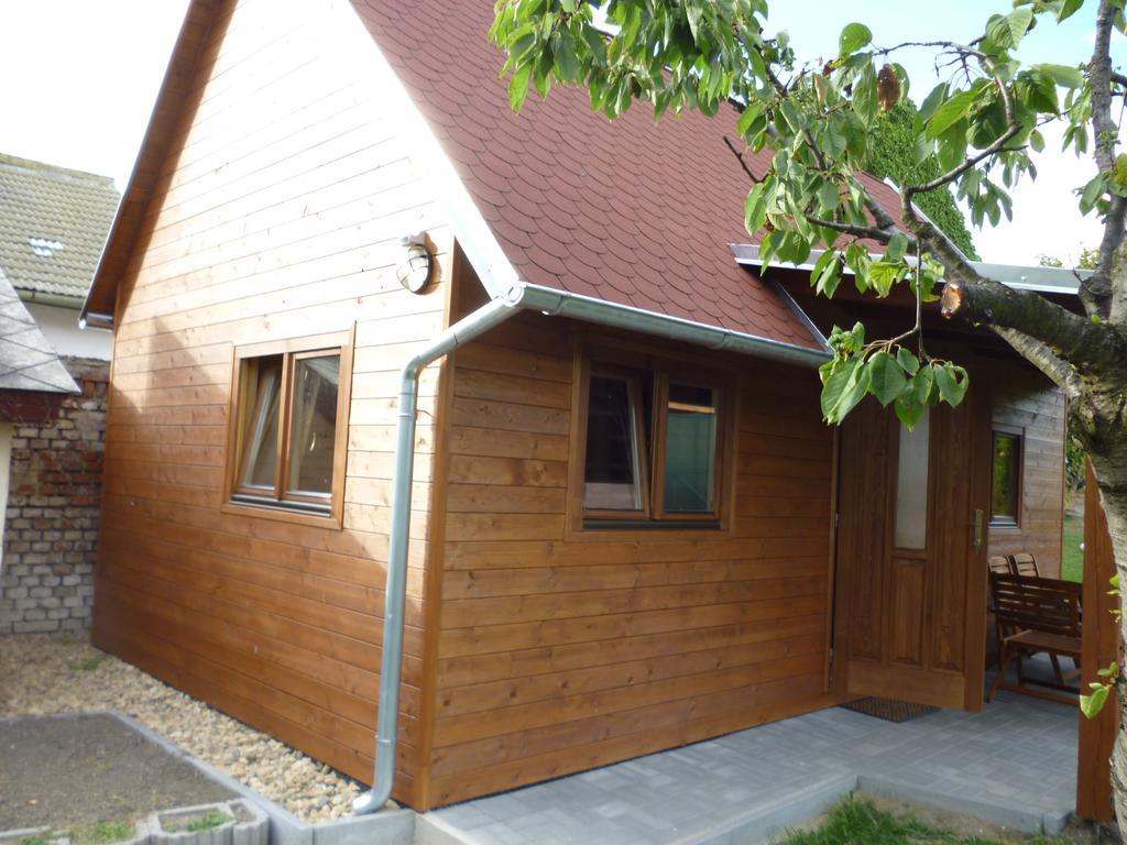 Apartman Relax-Chatka A Apartman Mikulov Exteriör bild