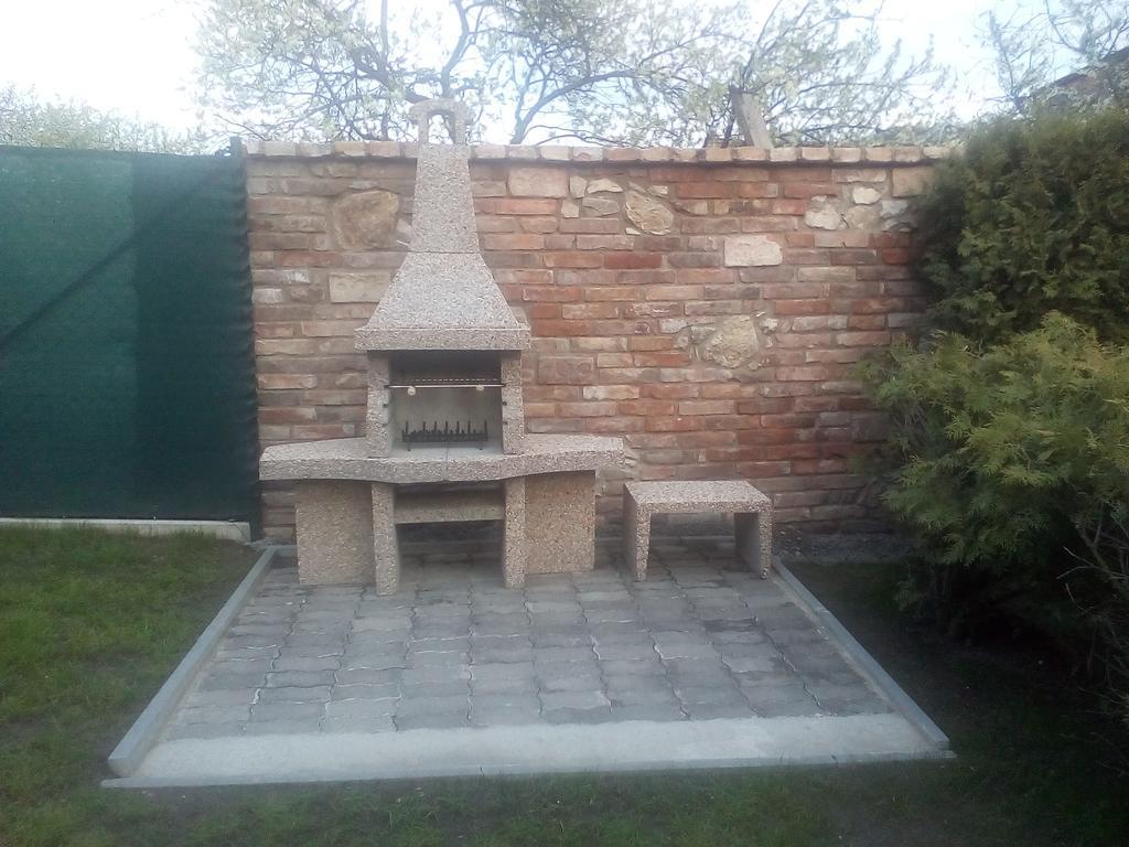 Apartman Relax-Chatka A Apartman Mikulov Exteriör bild