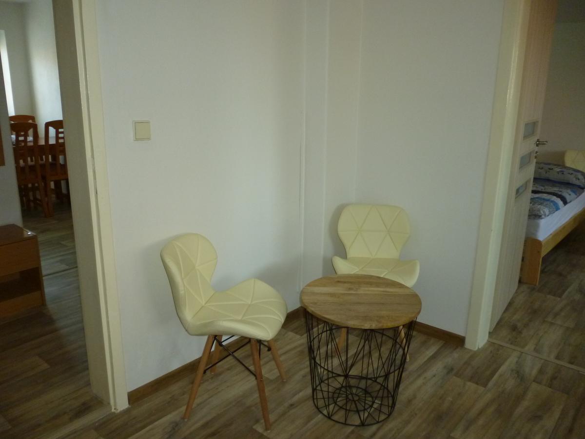 Apartman Relax-Chatka A Apartman Mikulov Exteriör bild